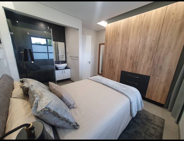 2 BEDROOM APARTMENT FOR SALE IN MENLO PARK